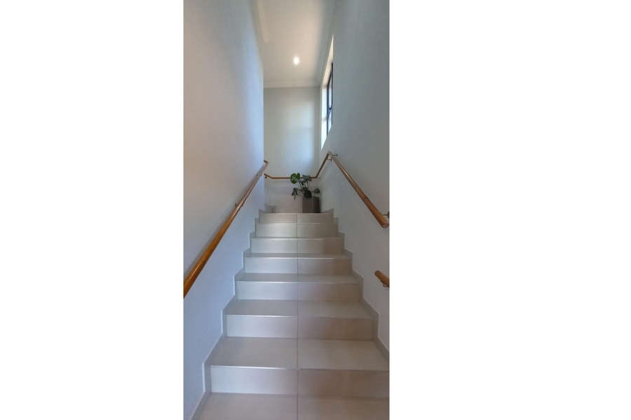 To Let 4 Bedroom Property for Rent in Westhill Western Cape